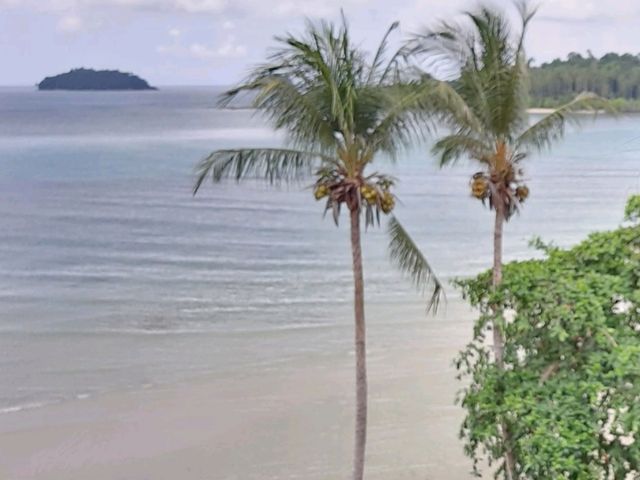 Sea, sand, and serenity—Koh Chang’s vibe is unmatched!