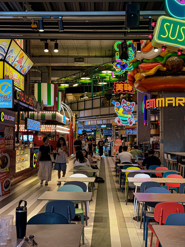 Look at the interior of Emsphere in Bangkok