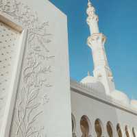 Sheikh Zayed Grand Mosque: Abu Dhabi’s Majestic White Marvel 🕌✨