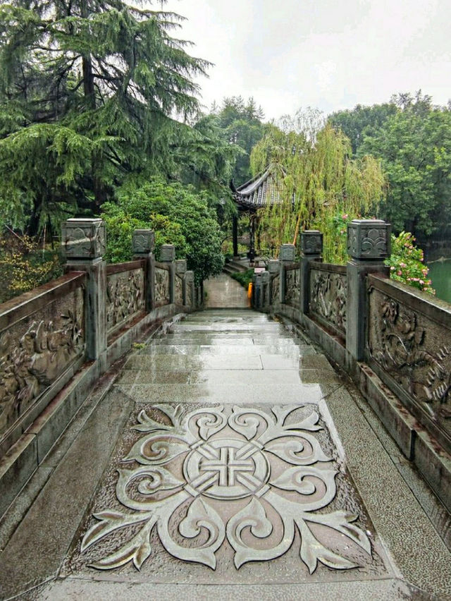 Under the Enchantment of Huagang Guanyu