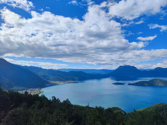 涼山瀘沽湖——藏在人間的一抹湛藍仙境。