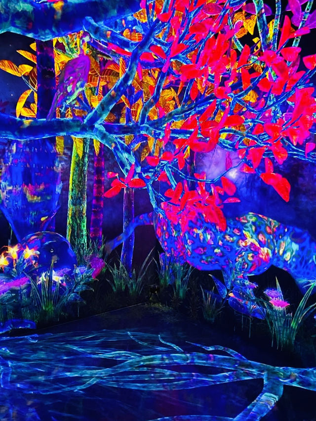 沉浸在未來藝術的奇幻世界：福岡 teamLab Forest