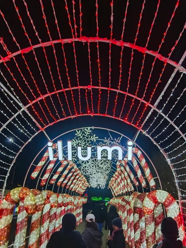 Explore the Illumi Light Show in Mississauga