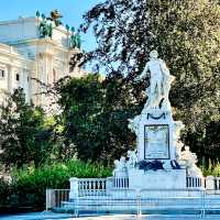 Meet famous musicians in Vienna Stadtpark