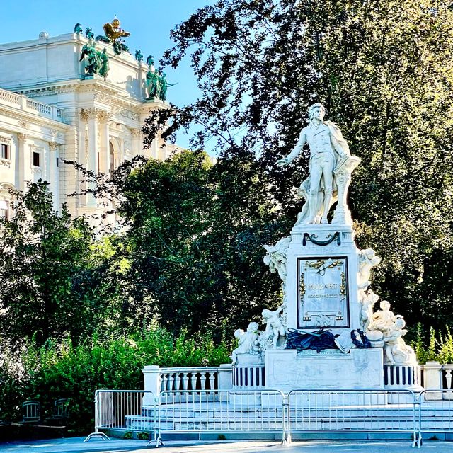 Meet famous musicians in Vienna Stadtpark