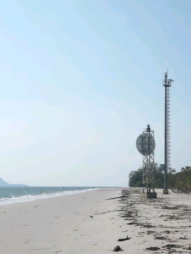 หาดสั้น จ.ตรัง พิกัดถ่ายรูปกับ ท่อนไม้ริมหาด