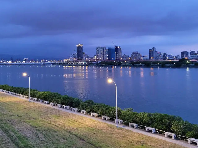 綠意與河流交織的都會綠洲——臺北延平河濱公園  