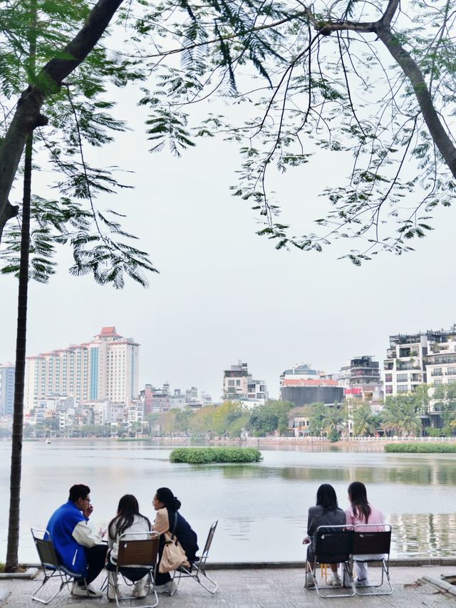 越南竟然也有西湖，湖邊全是咖啡館！