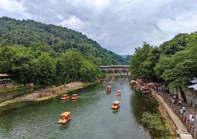 街子古鎮石塔廣場，柿子樹的秋日童話！