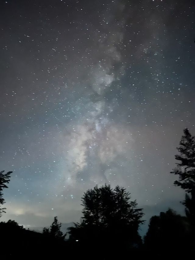 醉臥不知天在水，滿船星夢壓星河。