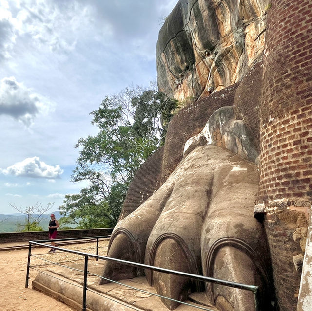 🦁 Conquer the Majestic Sigiriya Lion Rock 🏞️