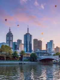 🌟 Melbourne's Must-See: Skyline to Shoreline 🌃🌉