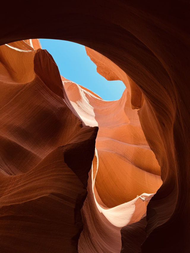 🏜️มหัศจรรย์ของแสงสี Lower Antelope Canyon