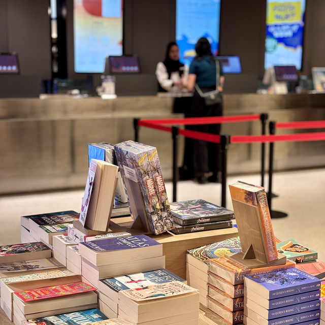 "Eslite Bookstore at Starhill: A Haven for Book Lovers and Culture Enthusiasts"