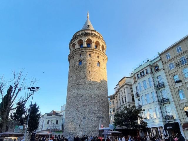 Galata Tower in autumn 🇹🇷🏰