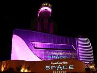 เที่ยวพักโรงแรมอวกาศ Space Pattaya 