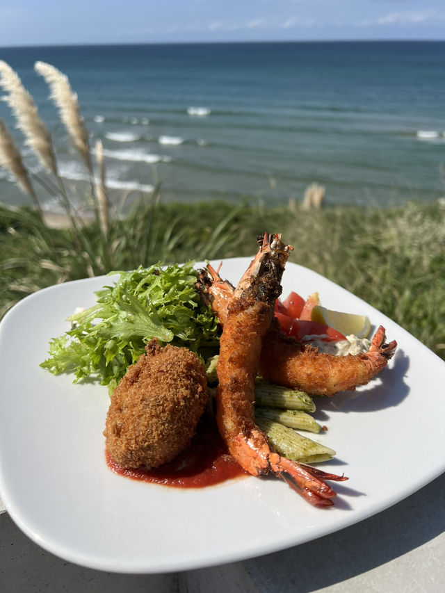 A café-restaurant with a spectacular view of the blue sea