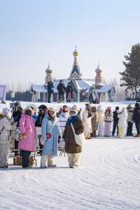 冬日童話冒險，體驗五層樓高的冰雪大滑梯