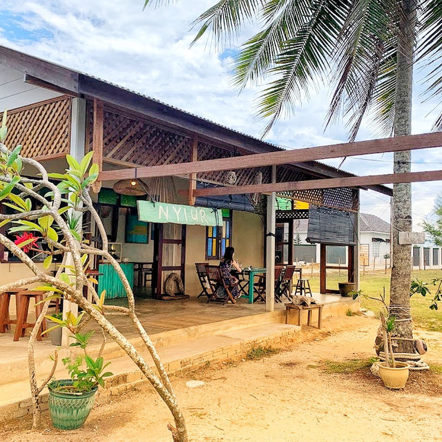 🇲🇾 Nyiur Pantai Sauh: Your Hidden Beachside Paradise Awaits!