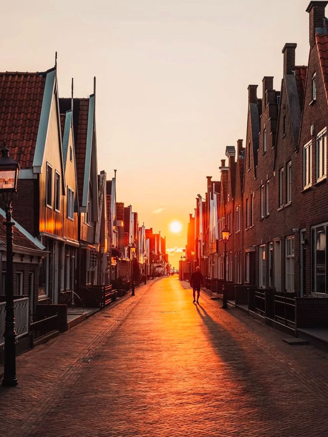 A Guide to a Scenic City Walk in Laag Holland 