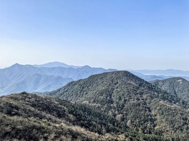 徒步穿越寧波九峰山丨九峰之巅眺望東海