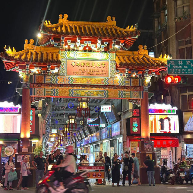 台北日記| 艋舺龍山寺與夜市美食之旅