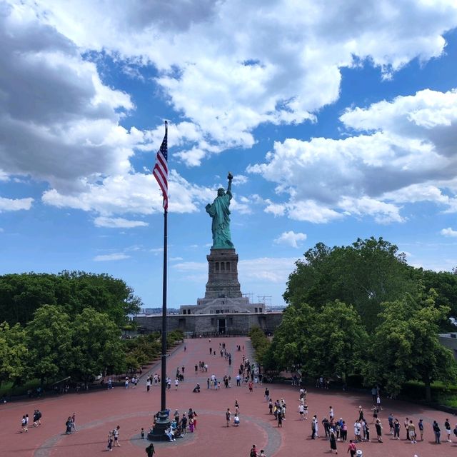 Cruising to the Iconic Statue of Liberty 🗽🚤