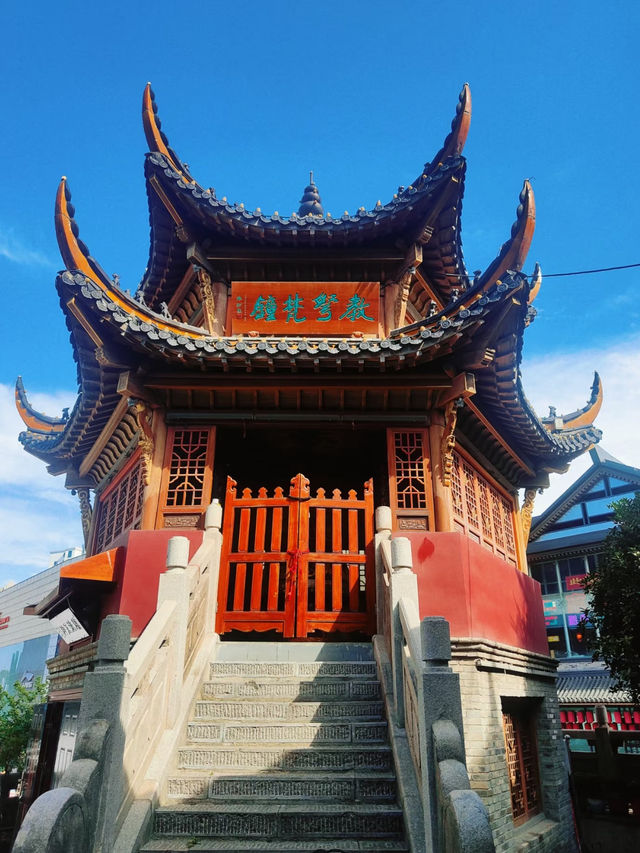 Mingjiao Temple (明教寺): A Historic Buddhist Sanctuary in Hefei