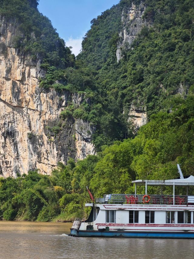 崇左花山岩畫——穿越千年的非遺圖騰岩畫。