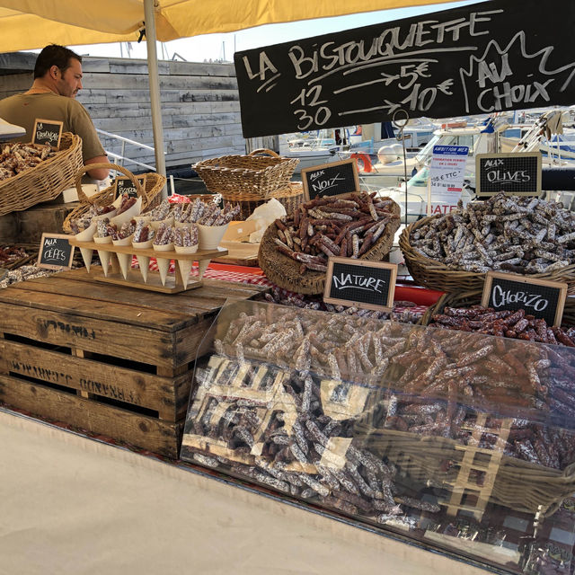 Weekend Market: A Vibrant Slice of Marseille 