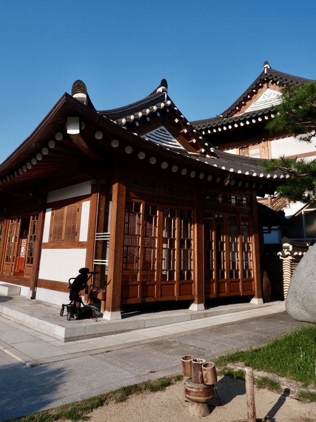 LIVE LIKE ROYALTY AT HWANGNAMKWAN HANOK GUESTHOUSE