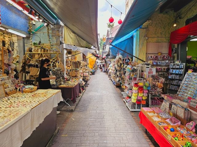 Visiting the famous Concubine Street at Ipoh