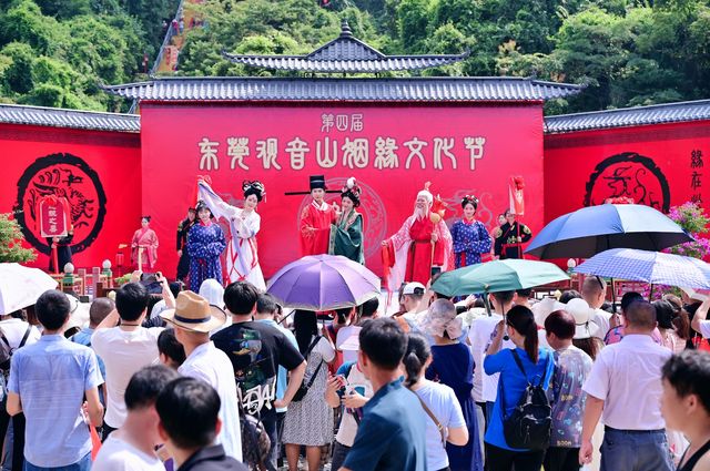 巨型月餅驚現東莞觀音山，這是怎麼回事？