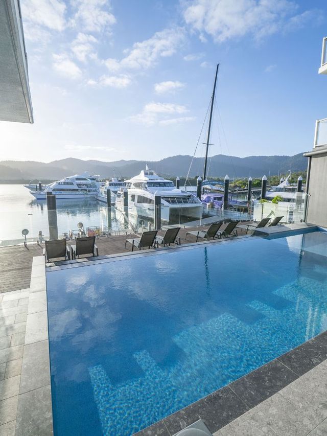 🌟 Airlie Beach Bliss: Harbour Cove's Hidden Gems 🏖️