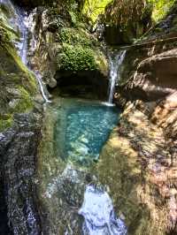 湘西秘境—吉首坪年玻璃翠山泉水