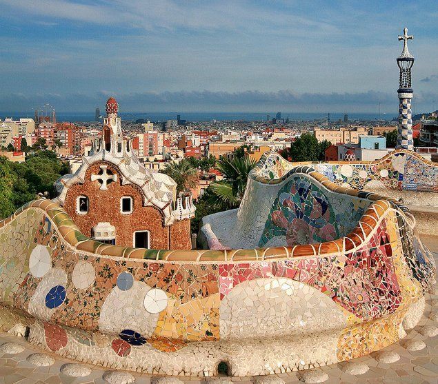 西班牙名勝深度解析：探索古埃爾公園（Parc Güell）。