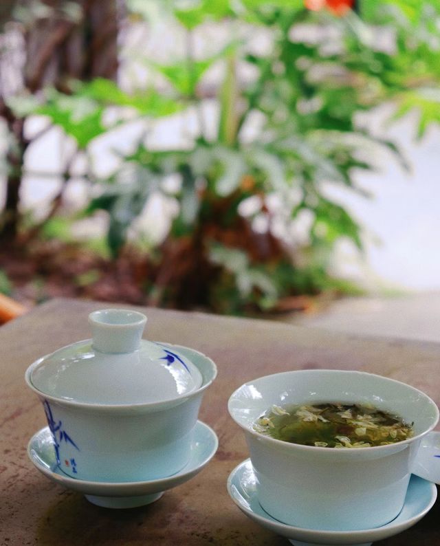 成都飲蓋碗茶，推薦去文殊院。