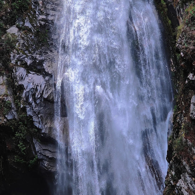 「動嗚氣峽～絕景奇石」