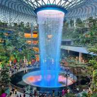 Changi Airport:  Ultimate Travel Experience🌟🇸🇬"