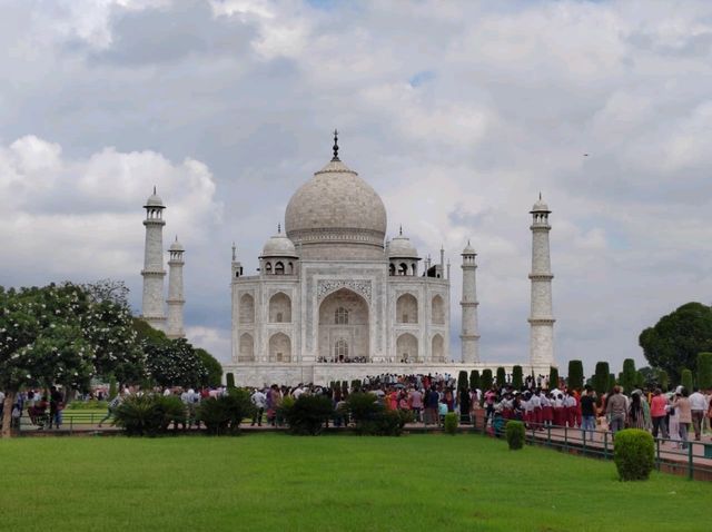 5 Tips to Avoid Crowds at the Taj Mahal  