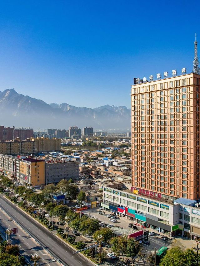 🌄 Huashan's Haven: Novotel's Mountain Magic 🏨