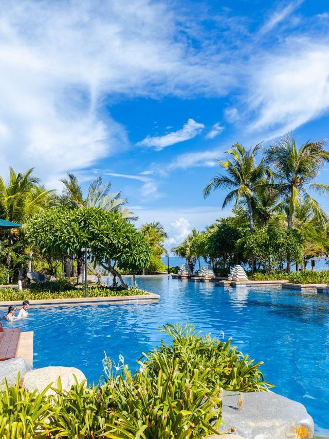 🌴 Sanya's Sheraton Resort: A Tropical Paradise Escape 🏊‍♂️✨