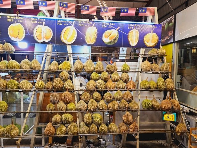 A durian encounter at Jalan Alor, Dunian Durian