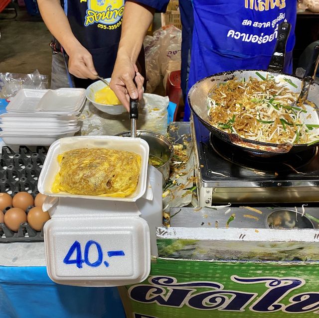 Sunday Night Market in Chiang Mai, Thailand🇹🇭