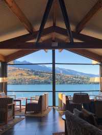 🌟 Queenstown's Luxe Lodging: Lakeside Bliss & City Access 🌟