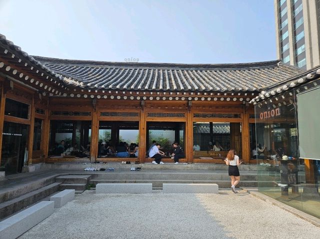 A traditional cafe with Hanok style design