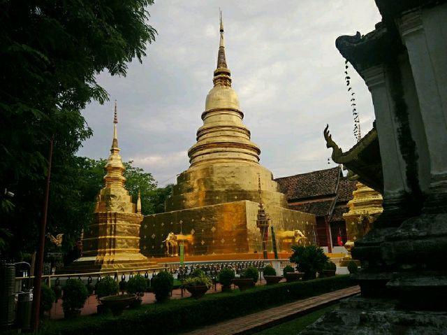 ไหว้พระธาตุประจำปีเกิด ชาวราศีมะโรง @วัดพระสิงห์