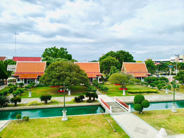 กราบขอพรพระพุทธสิหิงค์ ชลบุรี