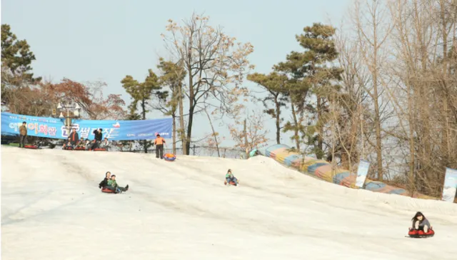 兒童會館雪橇場