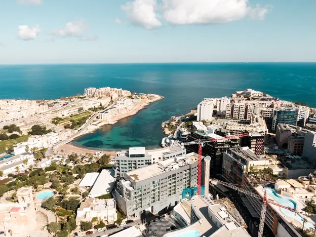 Vista dall'alto di Paceville, San Giuliano, a Malta